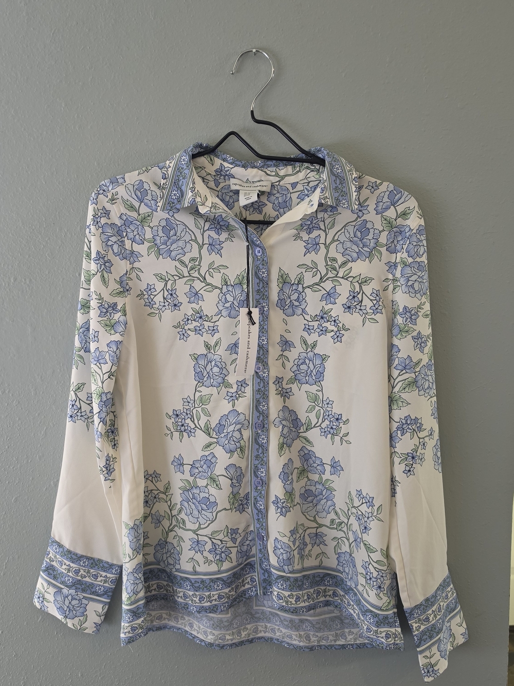 Cupcakes & Cashmere Floral Button Front Blouse XS Blue White Long Sleeve NWT